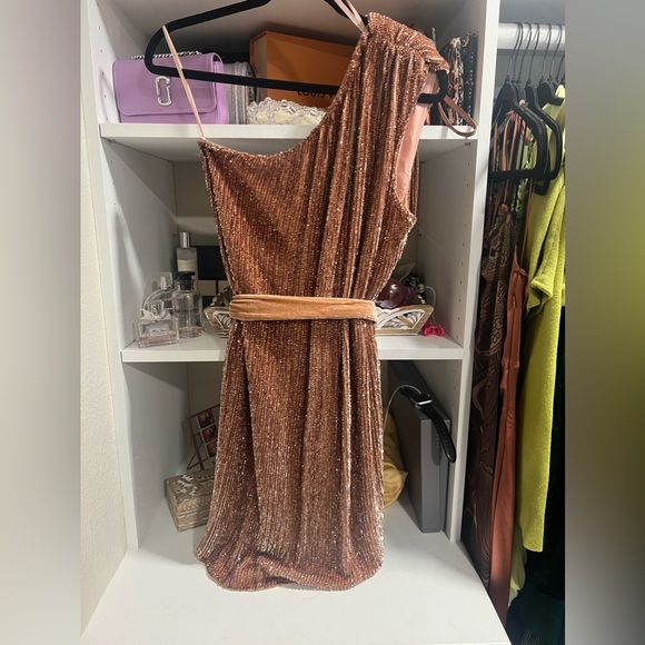 Retrofête The Ella Sequin Dress in Bronze. - Picture 2 of 6